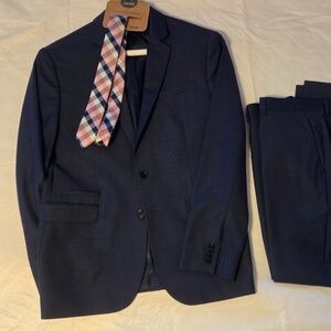 Express Men's Photographer Navy Suit Jacket and Pants, size 40S & 31/30, w/ tie